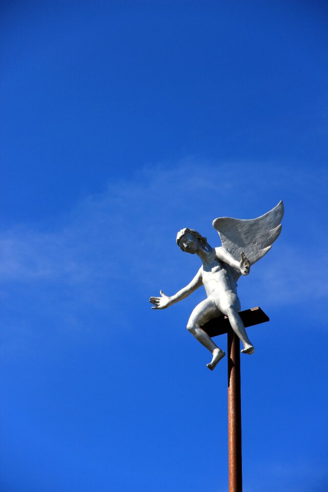 Angel figure sculpture protect