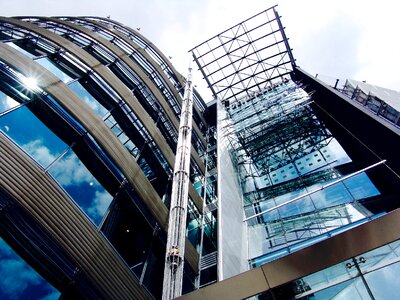 Gloss mirror architecture