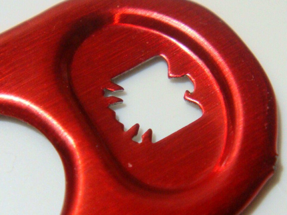 Tekate aluminum red