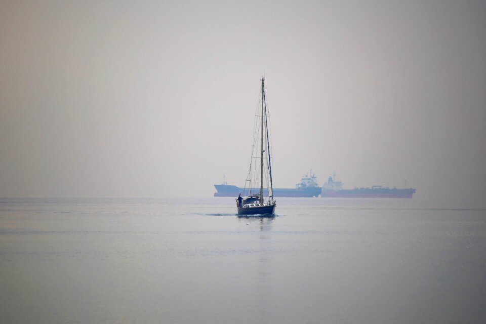 Sailing boat port sailing photo