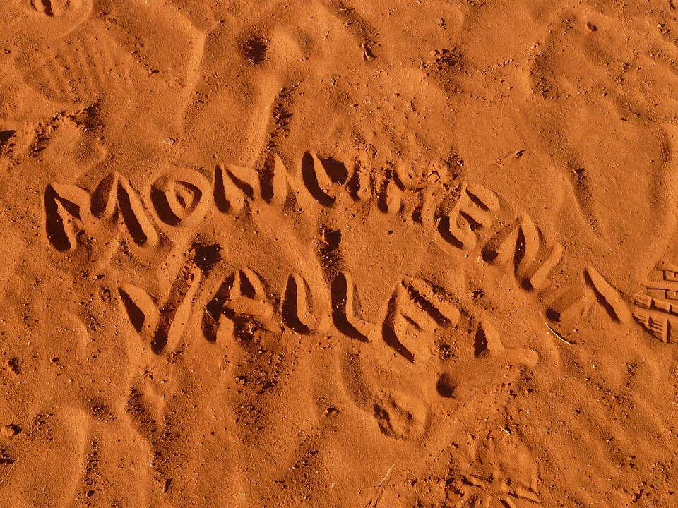 Font desert monument valley