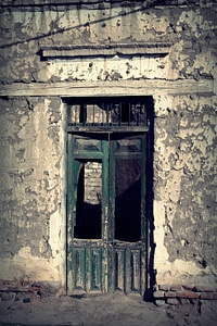 Old building cracks adobe