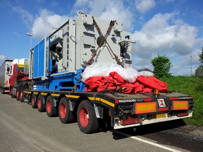 Heavy transport derrick trucks photo