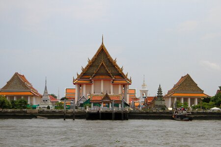 Thai backpacker underwaygs photo