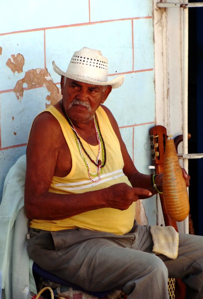 Person male street musiciant