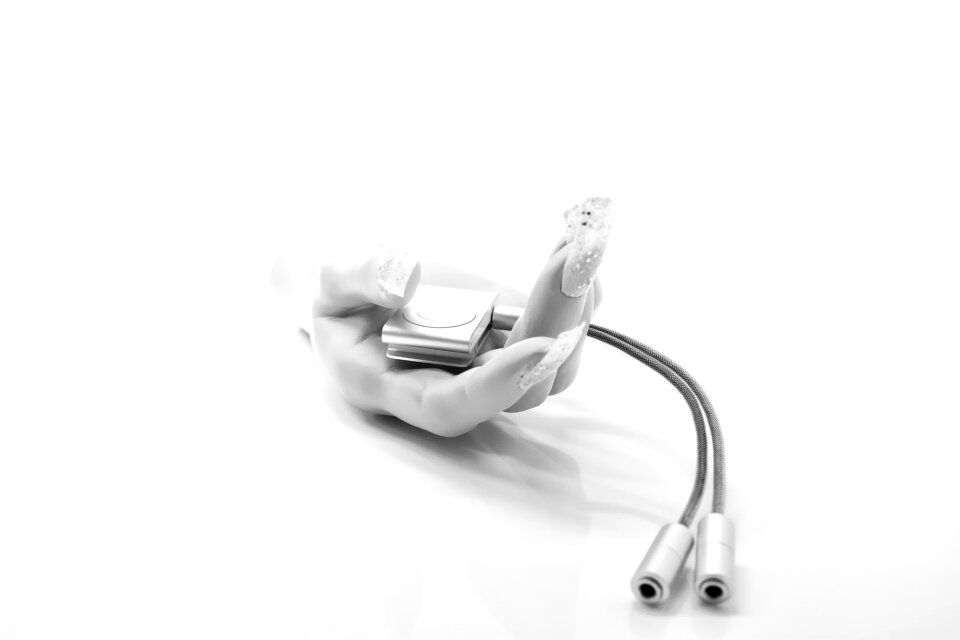 Give two cables hand