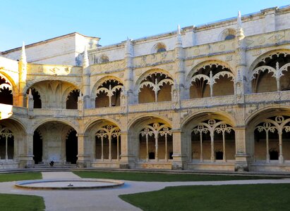 Cloister architecture manuelin