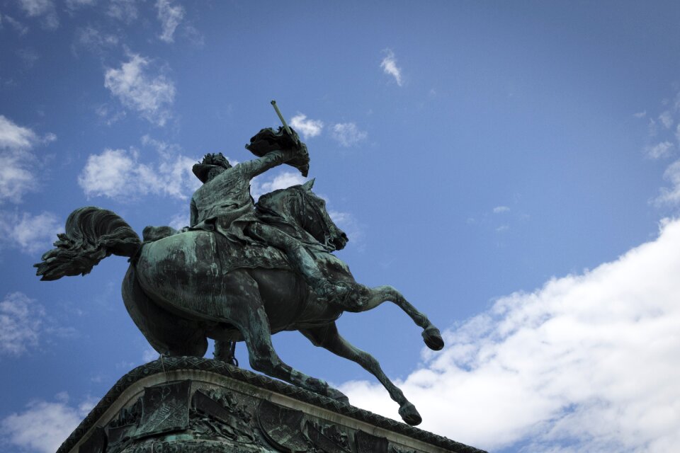 Equestrian statue monument sculpture