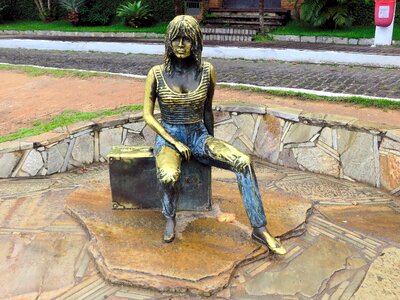 Statue brigitte bardot sculpture
