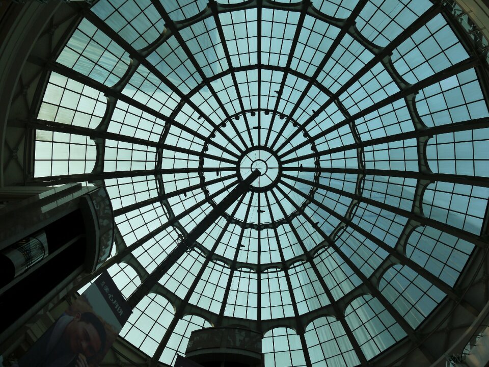 Building glass top circle
