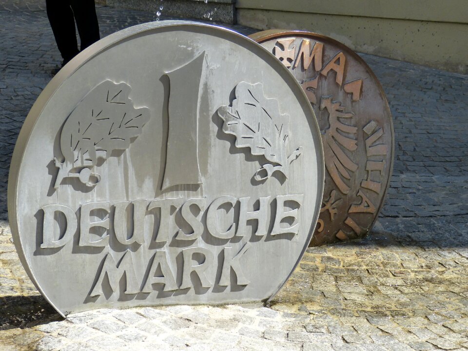 Dm loose change money