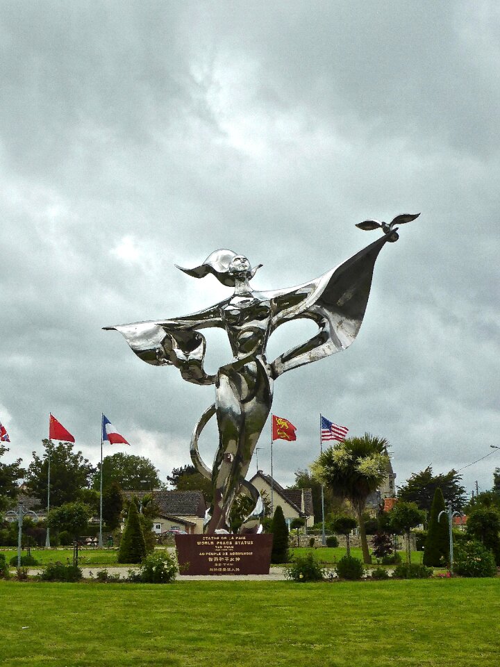 Chrome symbol statue