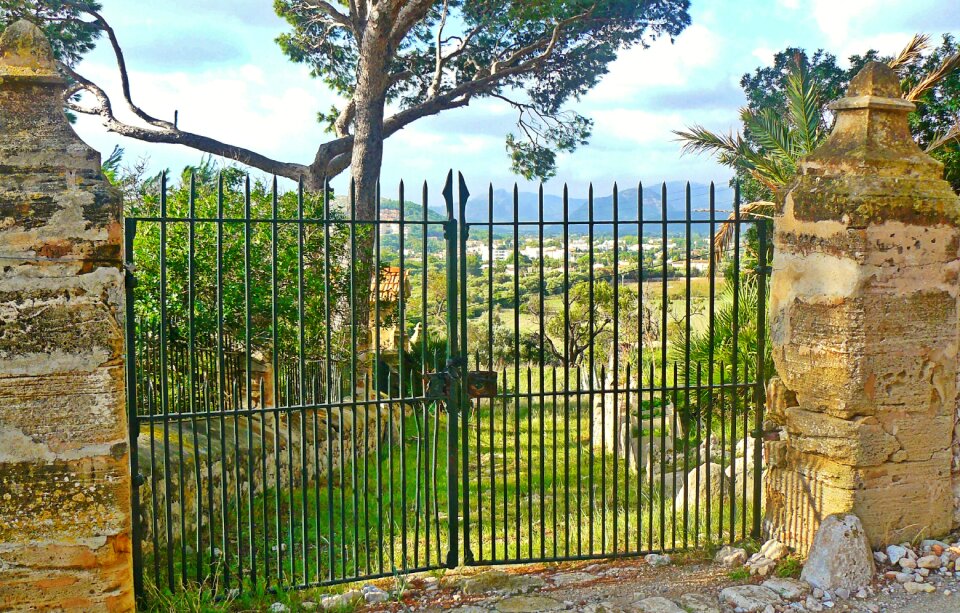 Fence wall masonry