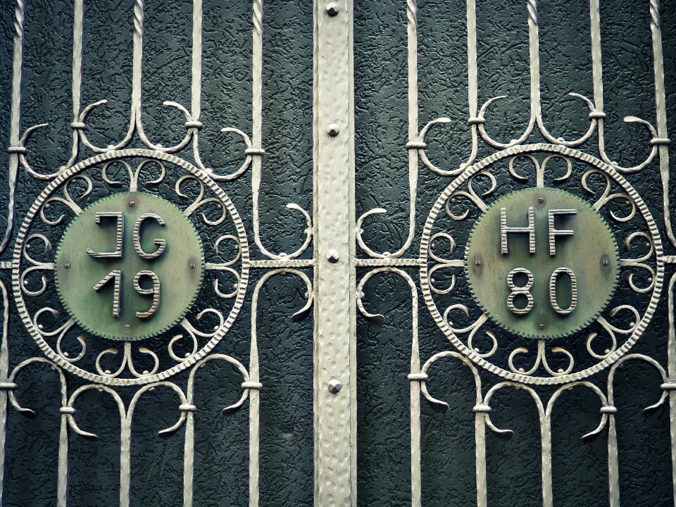 Verschnörkelt metal iron