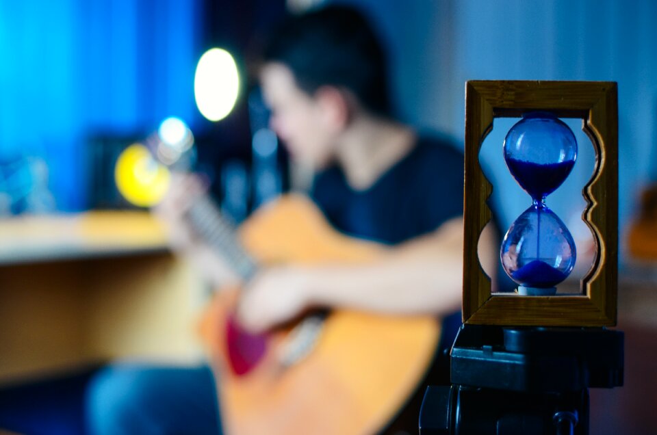 Feeling artist guitarist