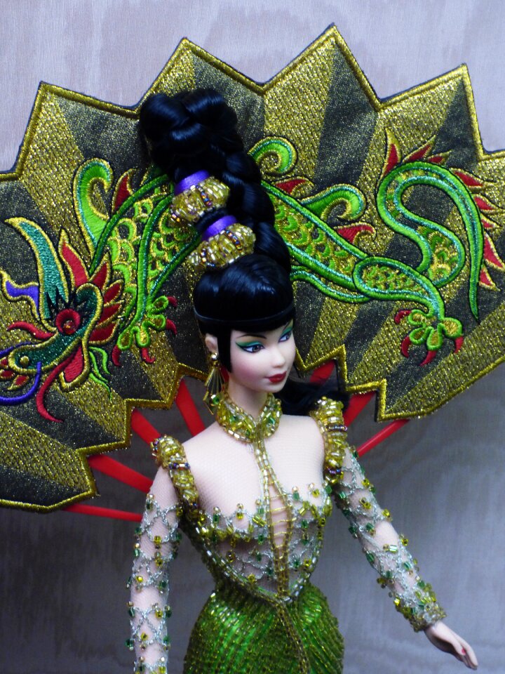 Wedding dress pen peacock