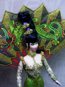 Wedding dress pen peacock
