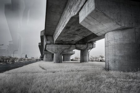 Chiayi high speed ​​rail bridge pier semi-infrared photography