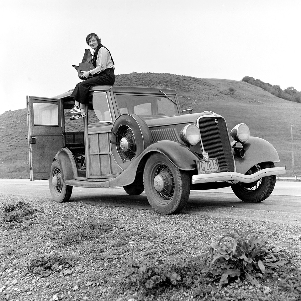 Car model v8 model 68 black and white