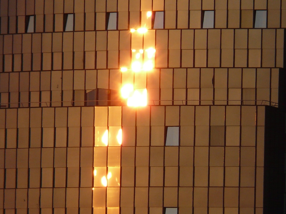 Front window sun backlighting