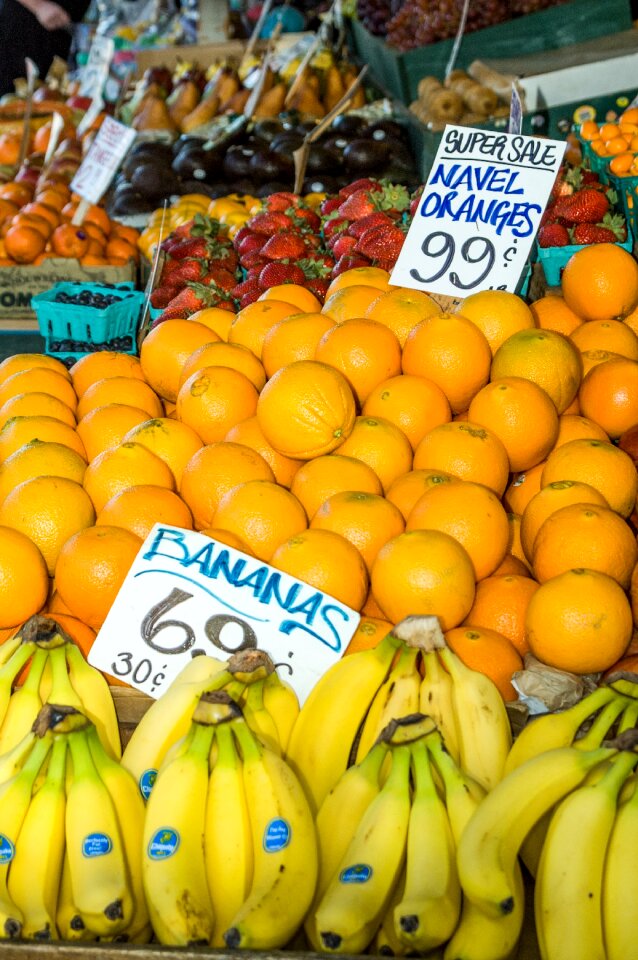 Bananas oranges navel