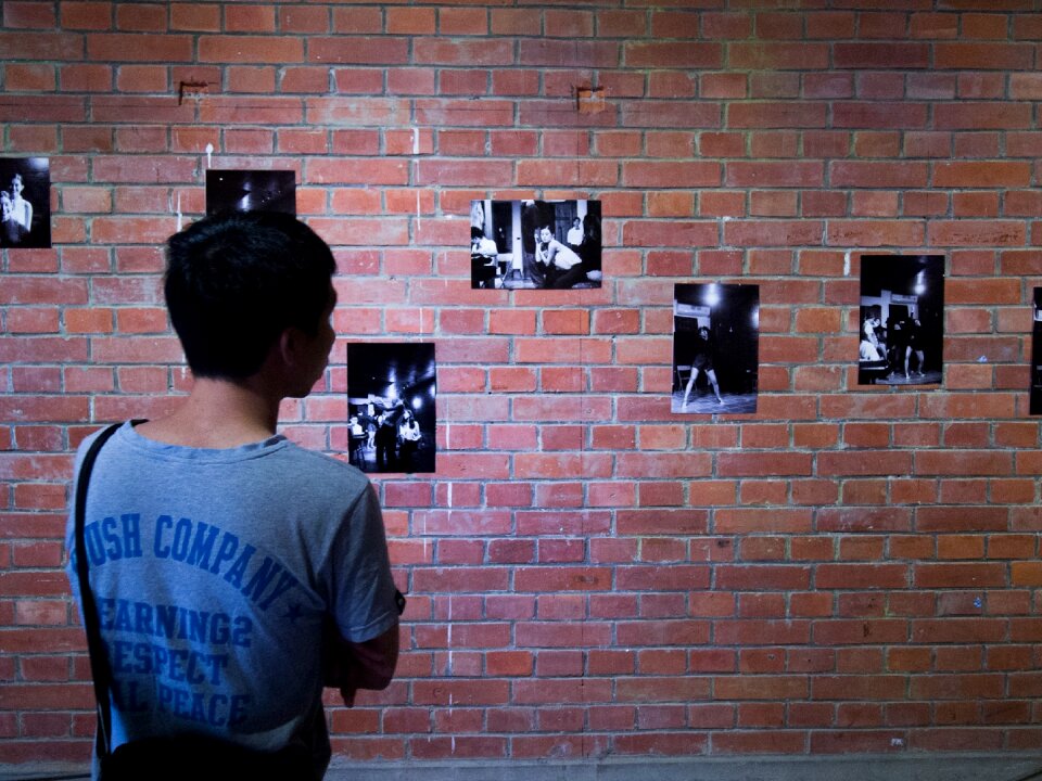 Exhibition shadow painting