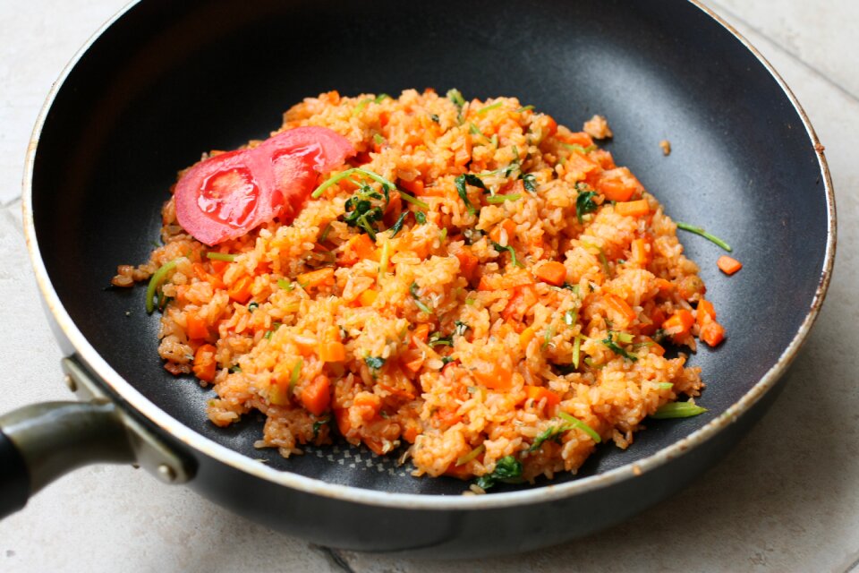 Wok cooking rice