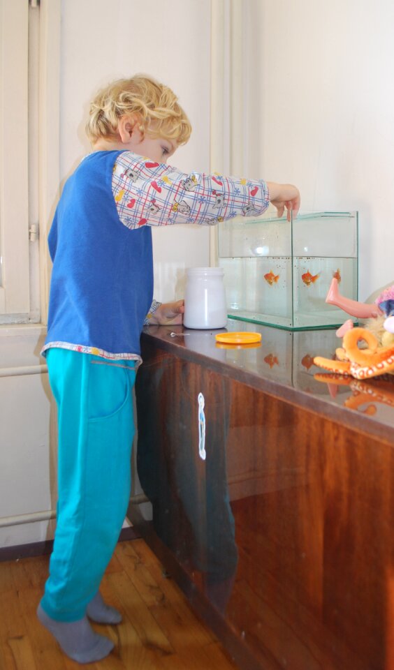 Child toddler fish tank