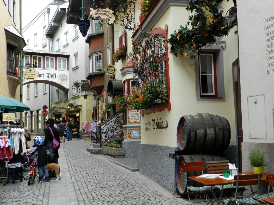 Street houses barrels