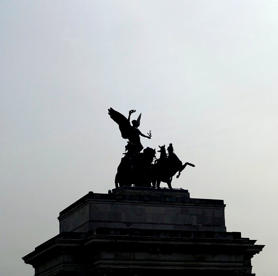 Silhouette sculpture landmark