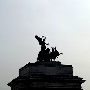 Silhouette sculpture landmark photo