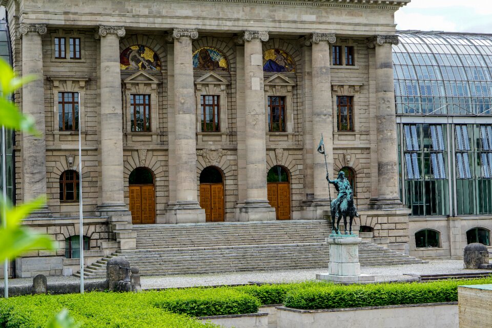 Classical modern architecture