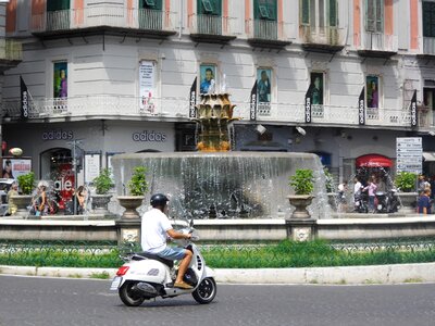 Roller fountain vespa