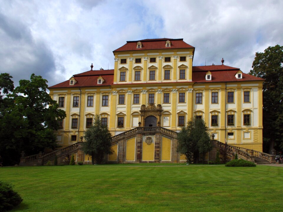 Hotel restaurant red castle
