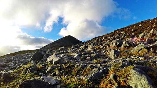 Vistas climbing steeply