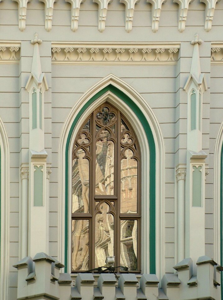 Window historic center mirroring