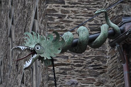Castle dragon's head middle ages