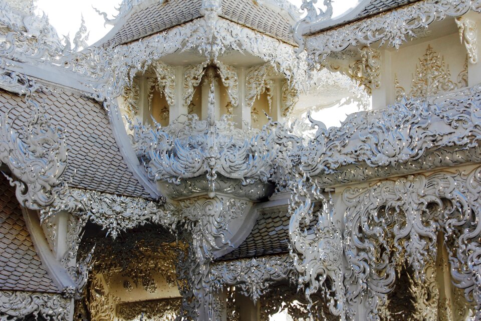 White temple chiang rai buddhism