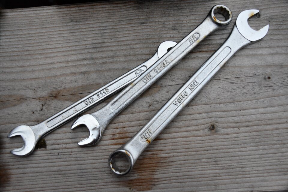 Spanner screw workshop