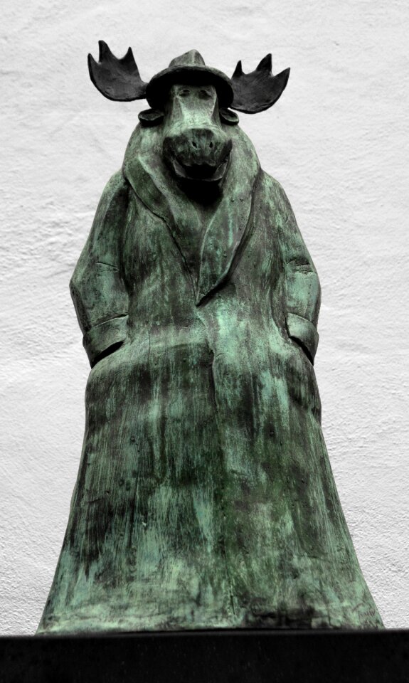 Sculpture bronze trenchcoat