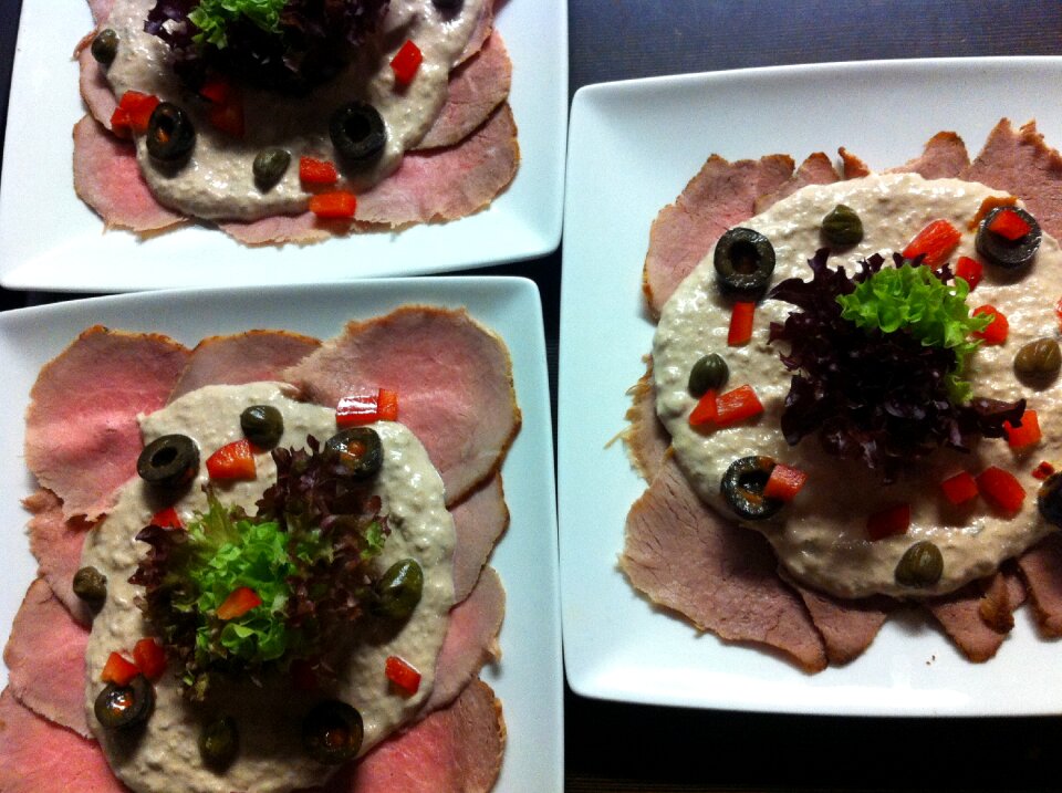 Food vitello tonato starter