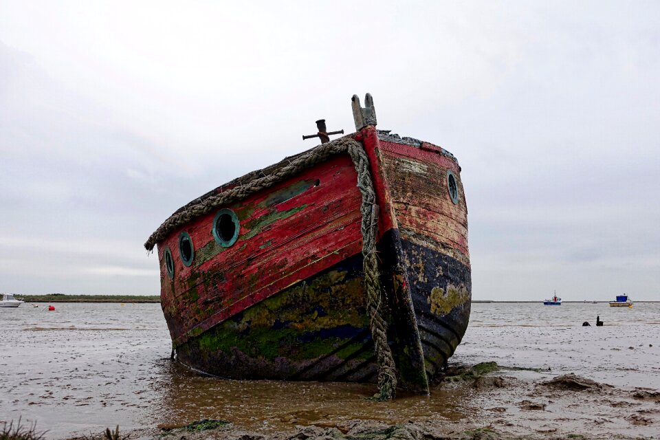 Wreck red abandoned