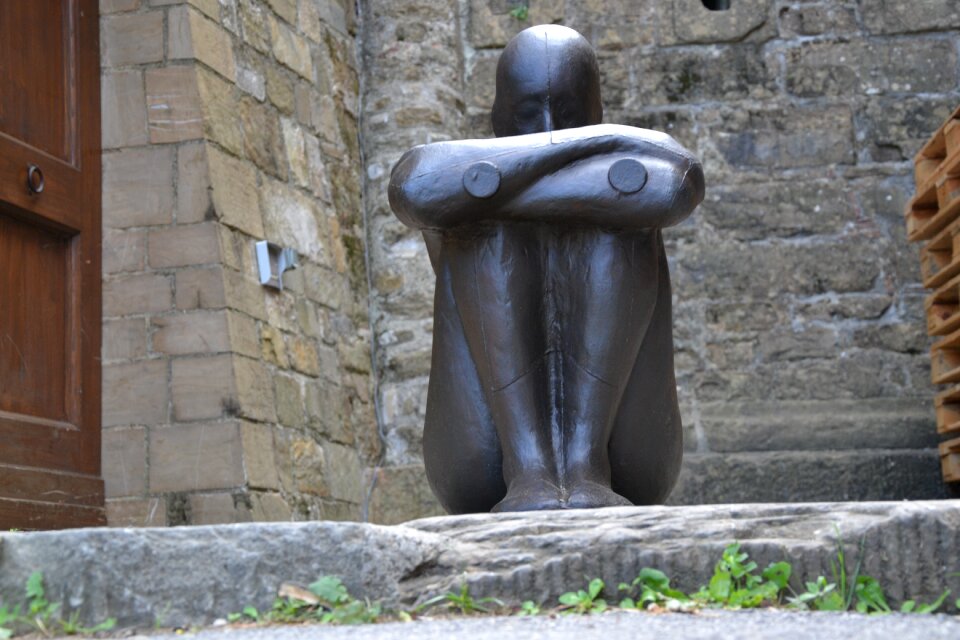 Art statue sit