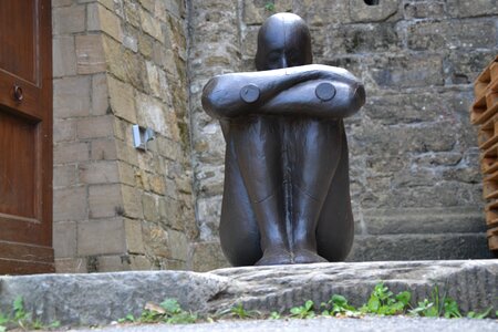 Art statue sit
