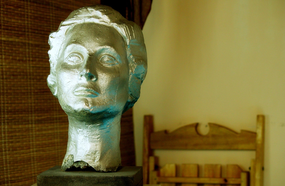 Face statue head