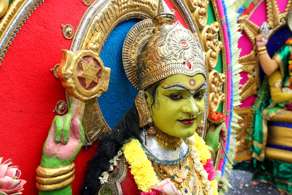 Yellow face artist