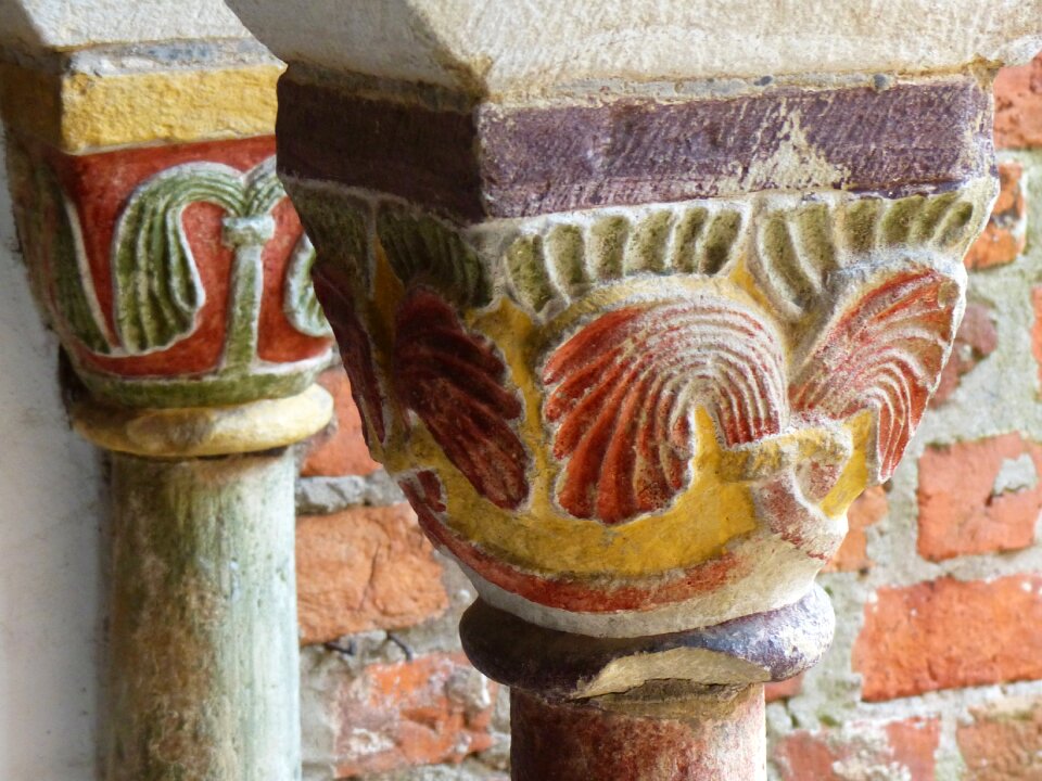 Columnar antique ornament