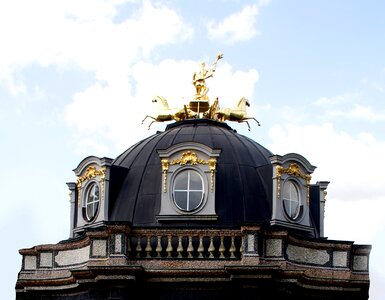 Jewellery quadriga residence