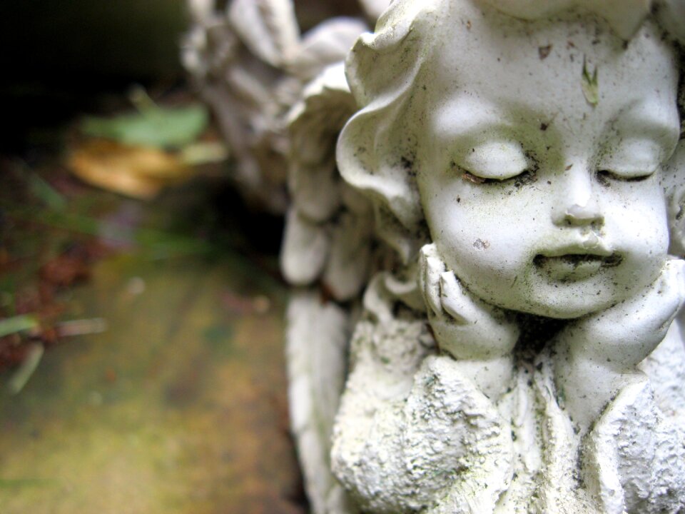 Cemetery figure angel figure