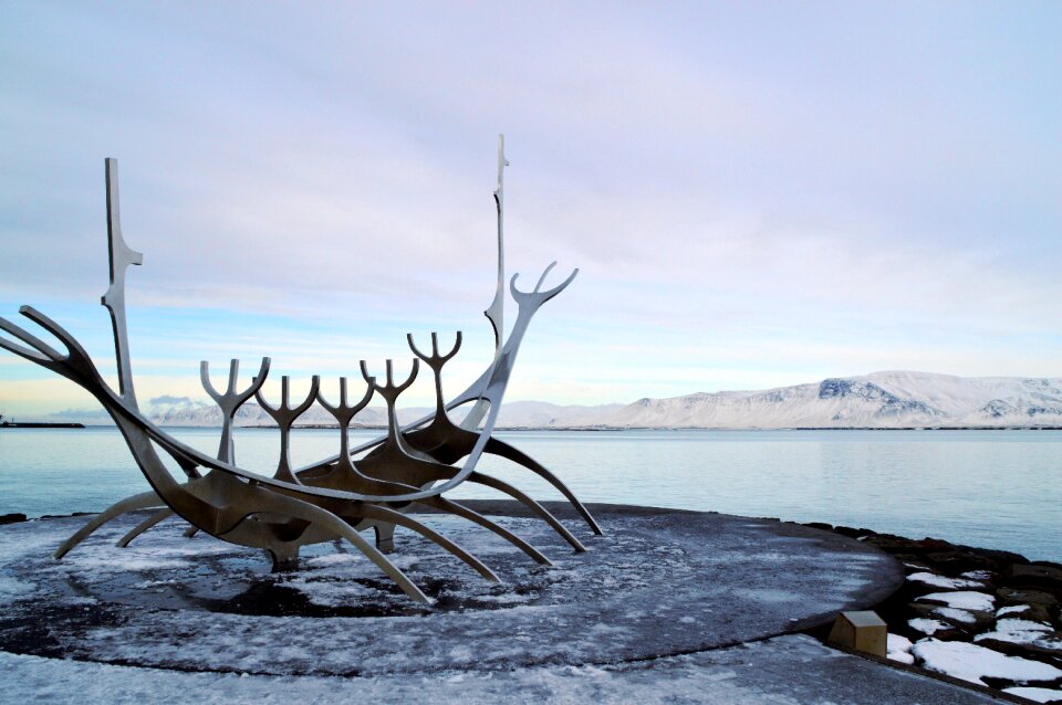 Port iceland lake